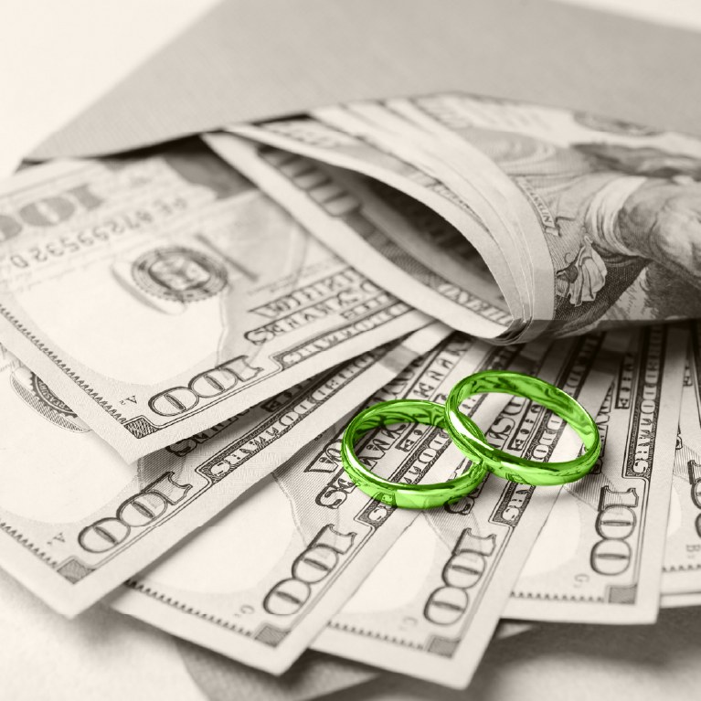 green rings over cash
